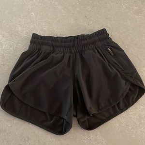 Lululemon Tracker Low-Rise Lined Short 4”